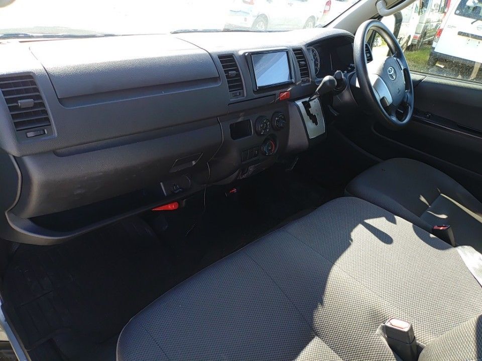 2021 Toyota Hiace auction photo 16