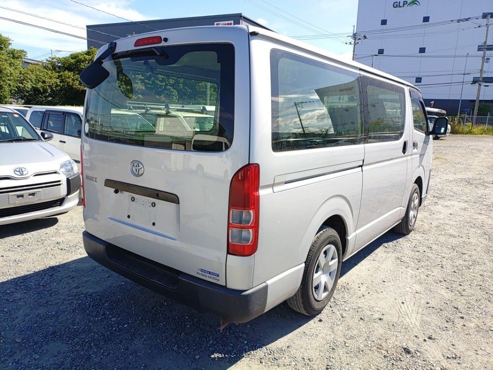 2021 Toyota Hiace auction photo 2