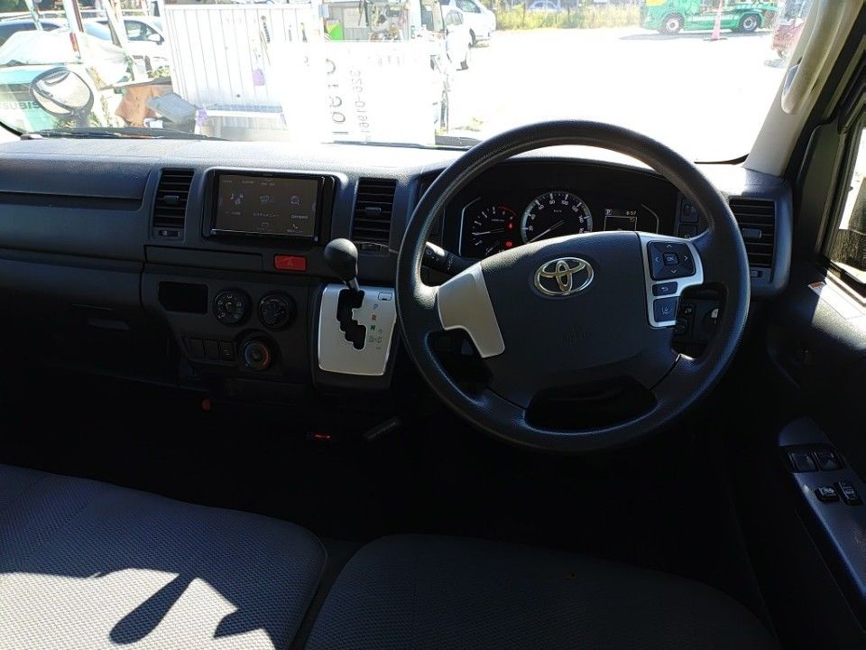 2021 Toyota Hiace auction photo 3