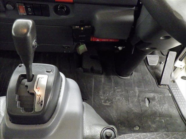 2020 Isuzu Elf Refrigerated and frozen trucks auction photo 8