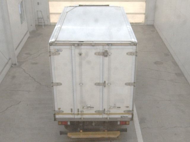 2020 Isuzu Elf Refrigerated and frozen trucks auction photo 3