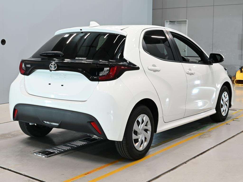 2022 Toyota Yaris X auction photo 2