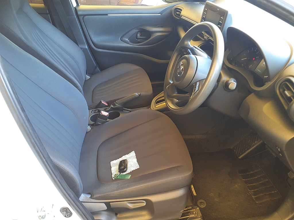 2022 Toyota Yaris X auction photo 10