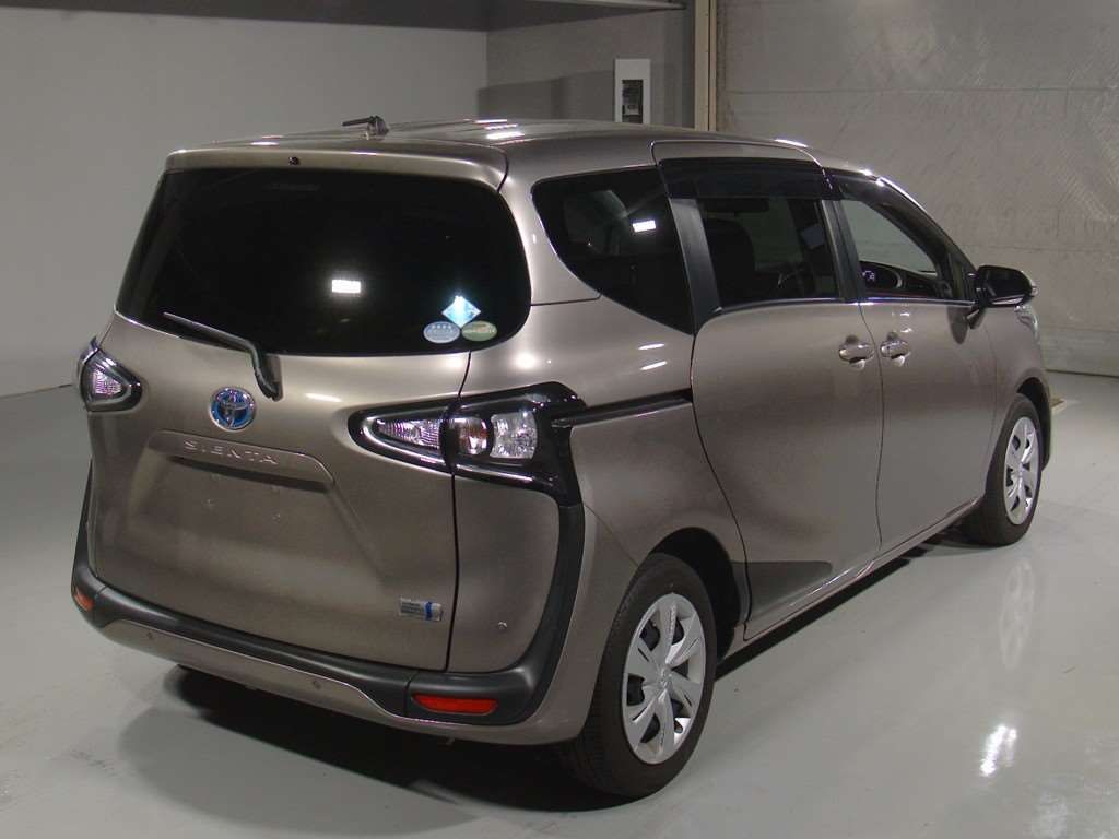 2022 Toyota Sienta ハイブリッドG auction photo 2