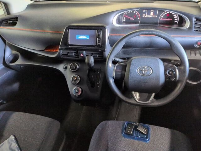 2015 Toyota Sienta X auction photo 3