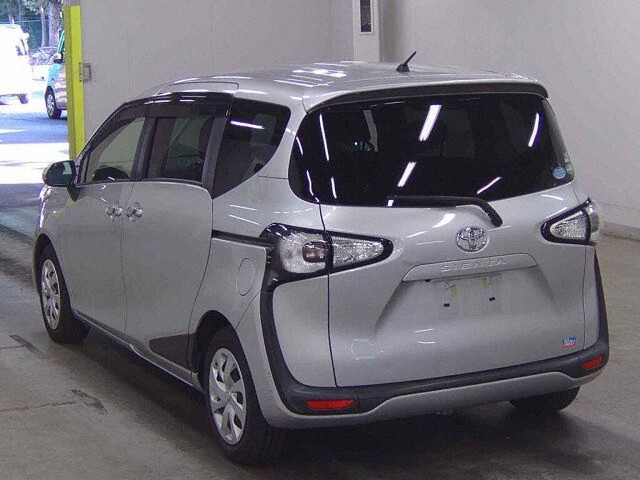 2015 Toyota Sienta X auction photo 2