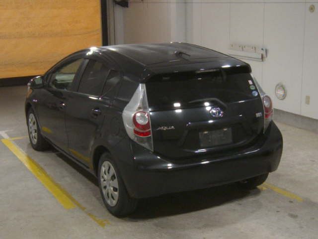 2014 Toyota Aqua G auction photo 2