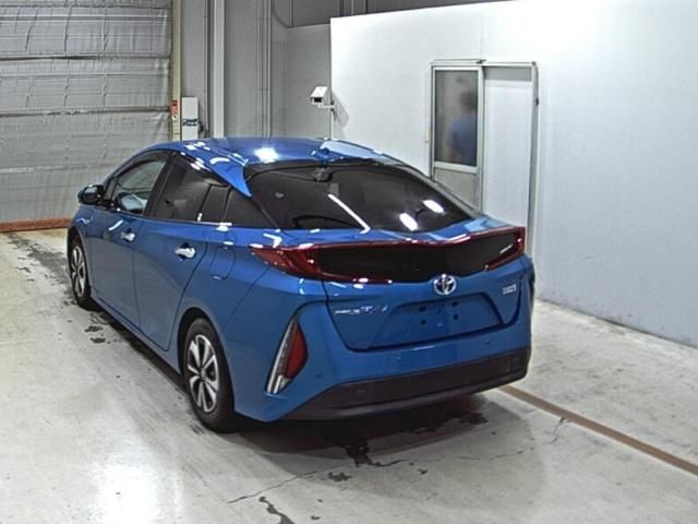 2017 Toyota Prius PHEV A auction photo 2
