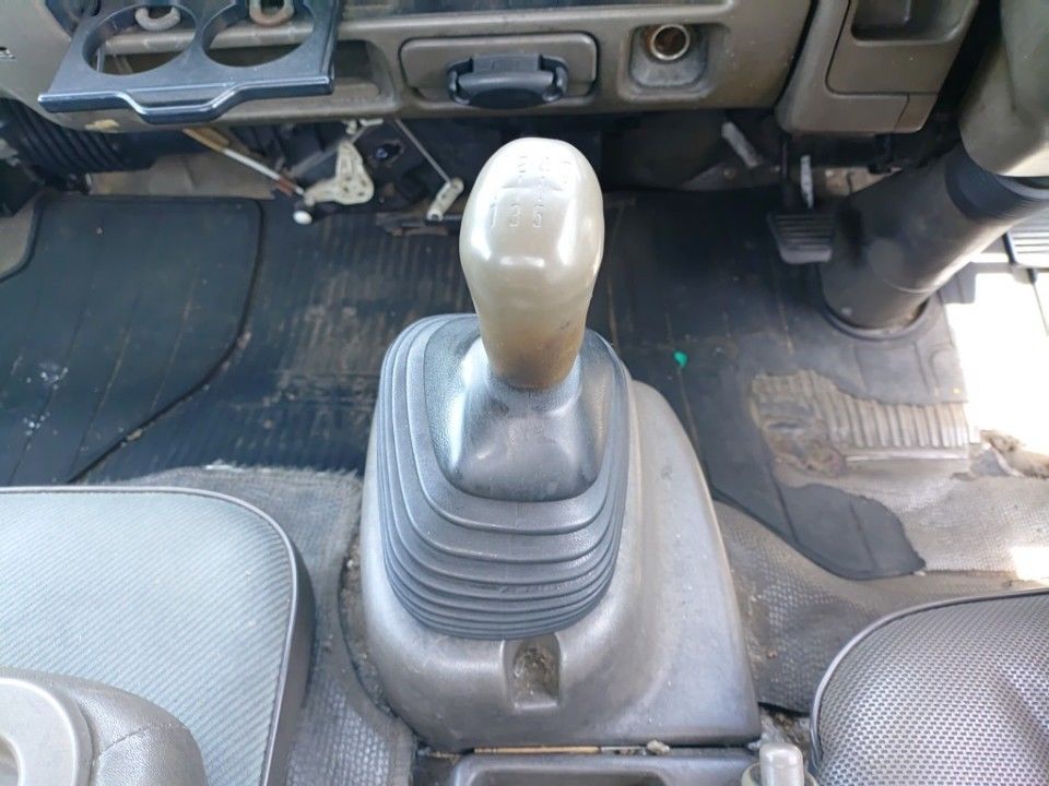 1995 Isuzu Elf auction photo 12