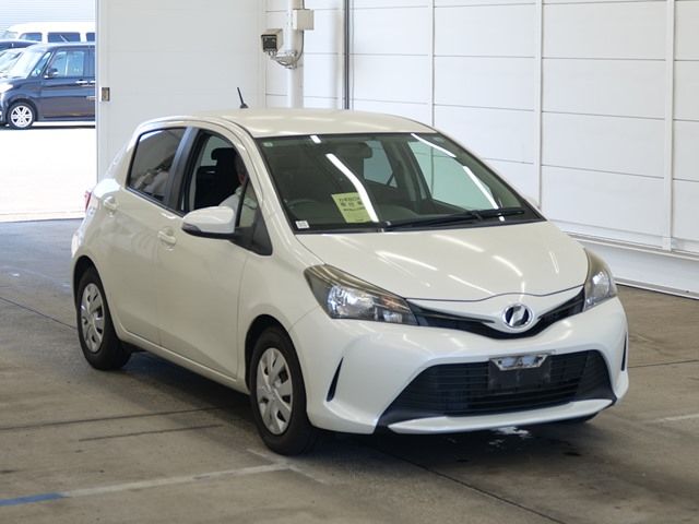 2015 Toyota Vitz F Japan auction vehicle