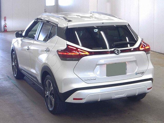 2022 Nissan Kicks XFOUR Style Edition 4WD auction photo 2