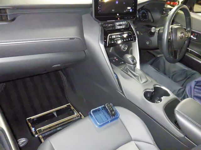 2025 Toyota Harrier Z auction photo 3