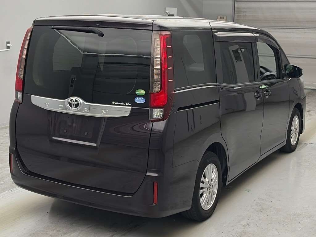 2017 Toyota Noah G auction photo 2