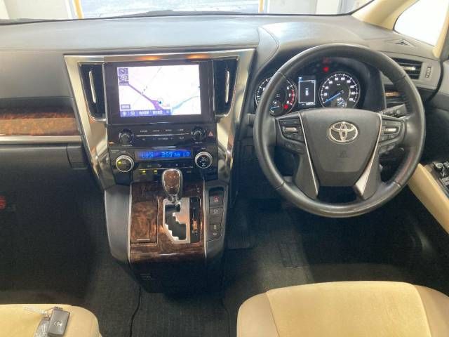 2022 Toyota Alphard X auction photo 2