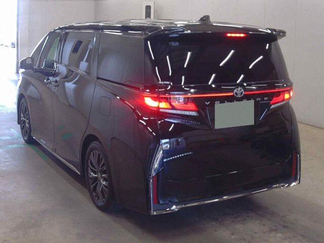2024 Toyota Vellfire Z Premier auction photo 2
