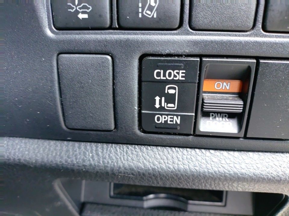 2021 Toyota Noah auction photo 24