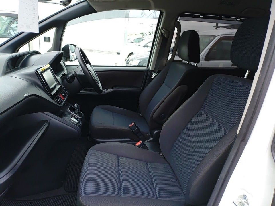 2021 Toyota Noah auction photo 16