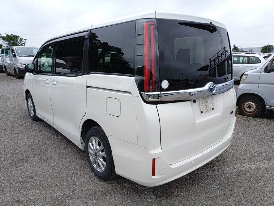 2021 Toyota Noah auction photo 6