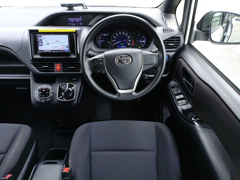 2021 Toyota Noah auction photo 3
