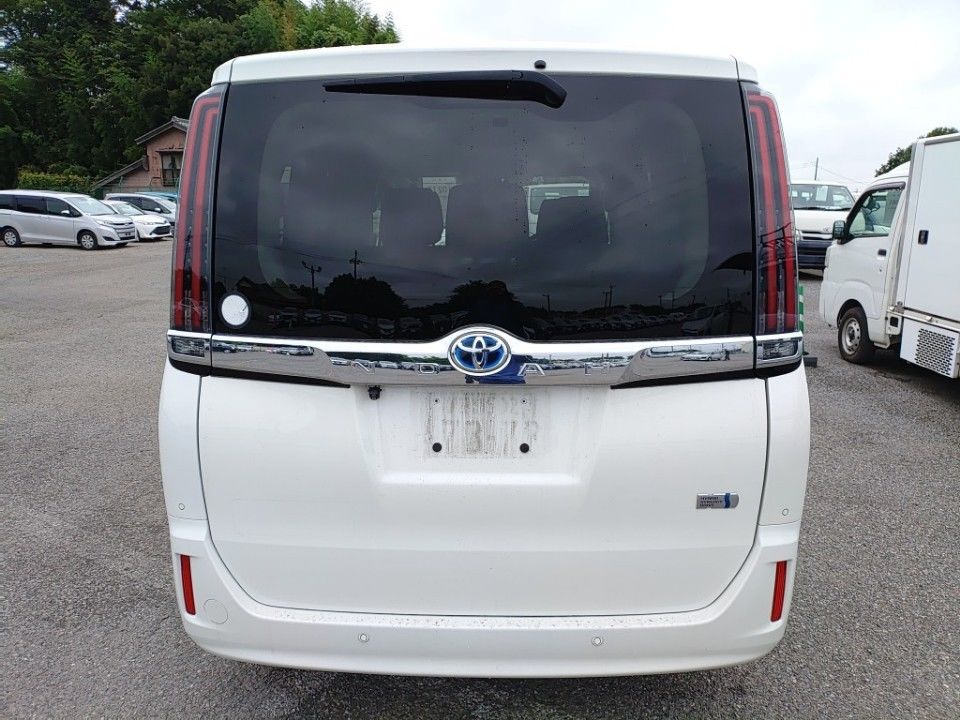 2021 Toyota Noah auction photo 5