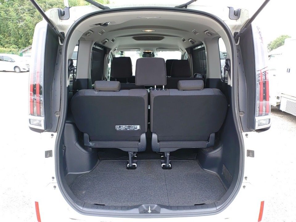 2021 Toyota Noah auction photo 8
