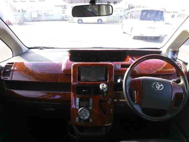 2009 Toyota Voxy 4WD Z auction photo 8