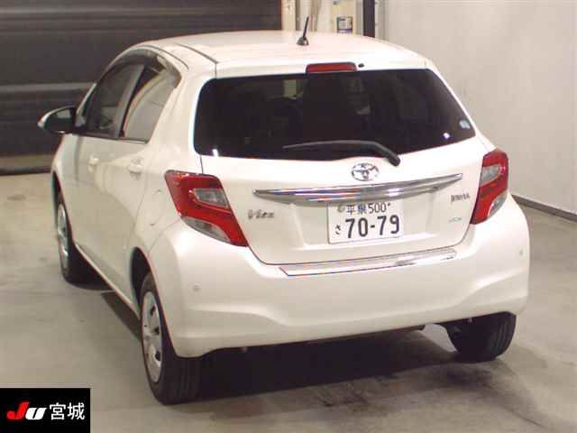2016 Toyota Vitz 4WD auction photo 2