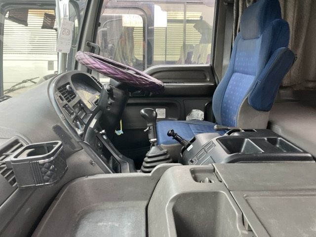 2011 Isuzu Giga トラクター auction photo 5