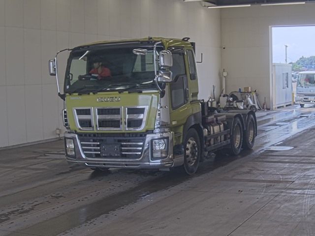 2011 Isuzu Giga トラクター Japan auction vehicle