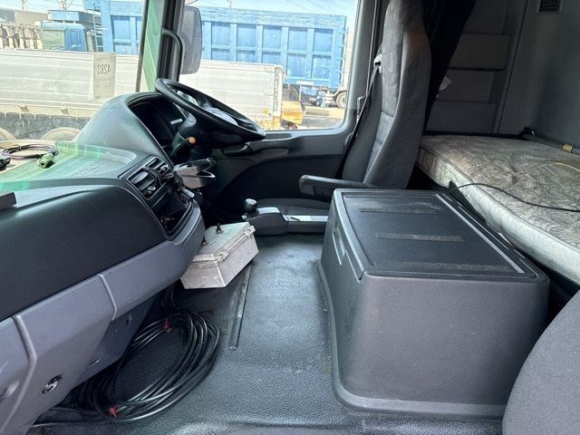 2003 Mercedes-Benz トラクター auction photo 5