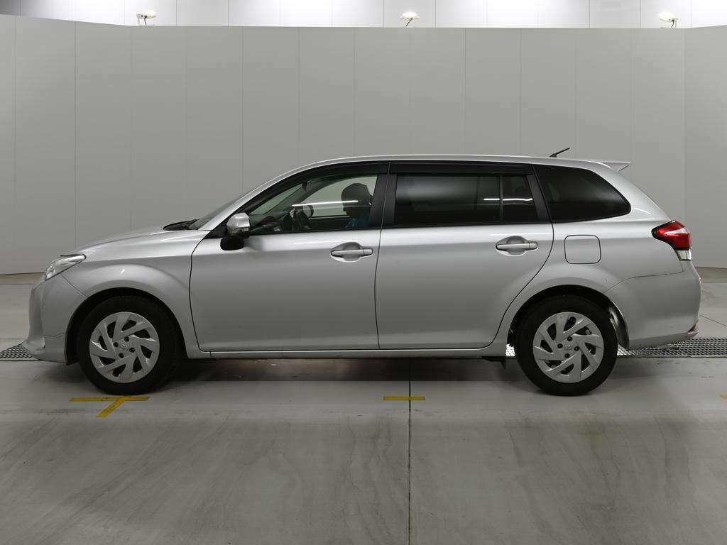 2021 Toyota Corolla Fielder ハイブリッド EX auction photo 4