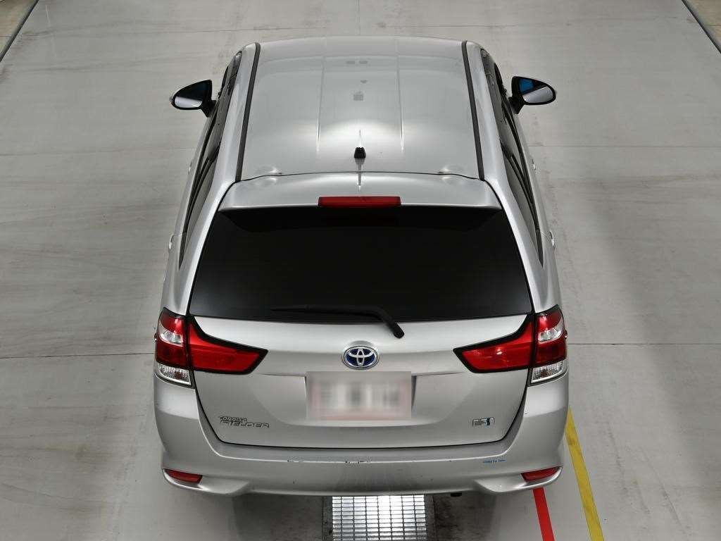 2021 Toyota Corolla Fielder ハイブリッド EX auction photo 8