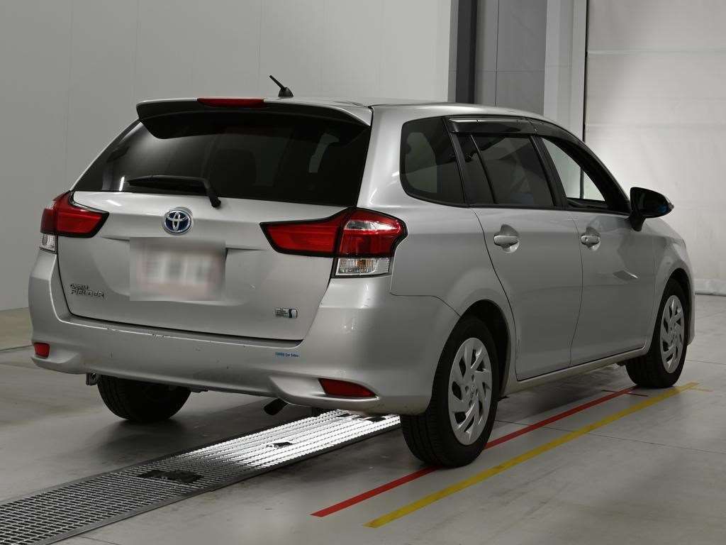 2021 Toyota Corolla Fielder ハイブリッド EX auction photo 2