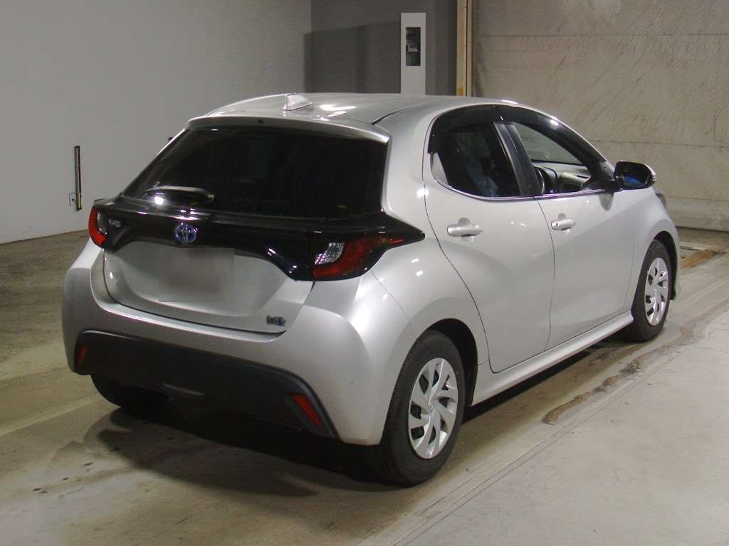 2021 Toyota Yaris ハイブリッドX auction photo 2
