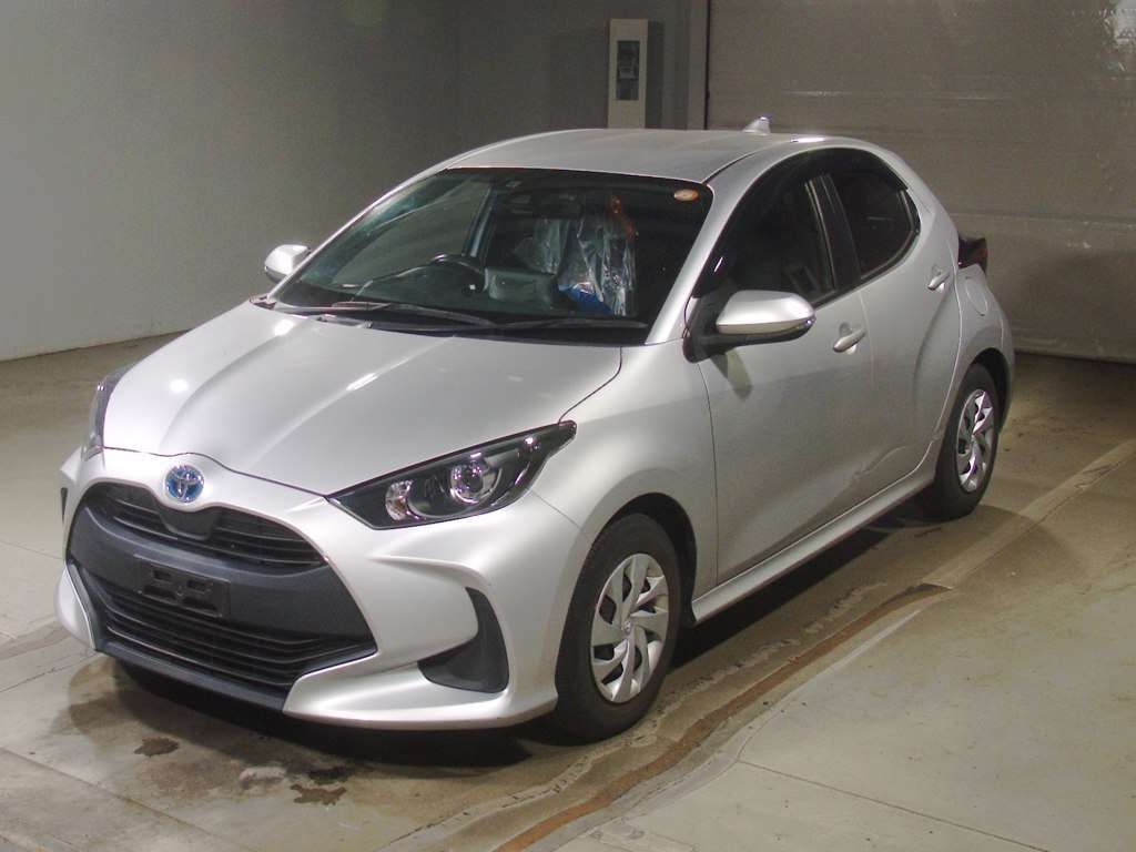Japan Auction Vehicles 4 2021 Toyota Yaris ハイブリッドX auction photo