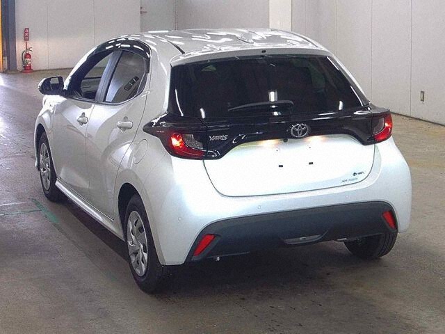2025 Toyota Yaris ハイブリッドU auction photo 2