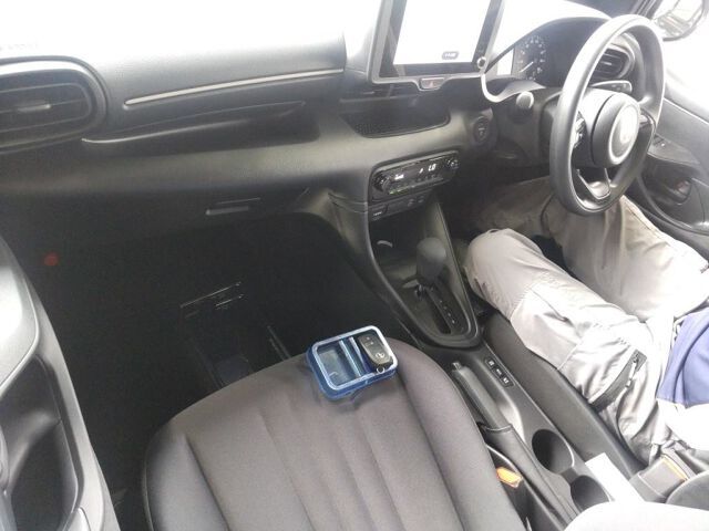 2025 Toyota Yaris ハイブリッドU auction photo 3
