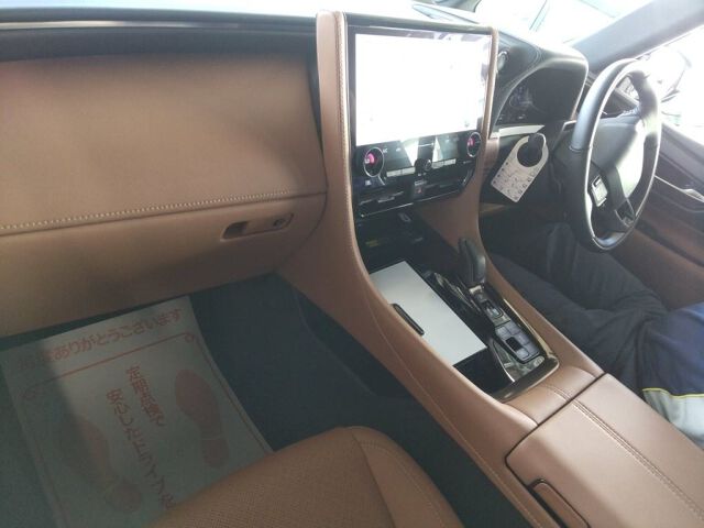 2025 Toyota Vellfire Z Premier auction photo 3