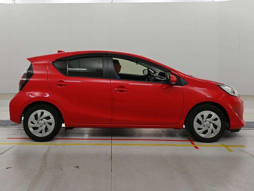 2020 Toyota Aqua S auction photo 3