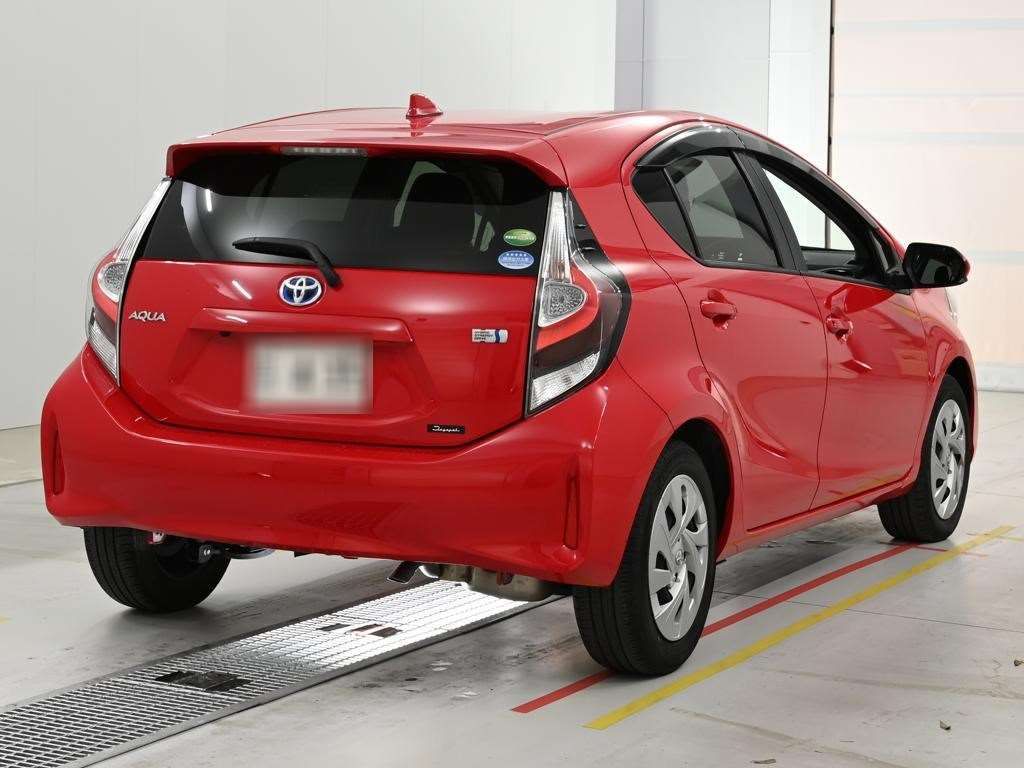 2020 Toyota Aqua S auction photo 2