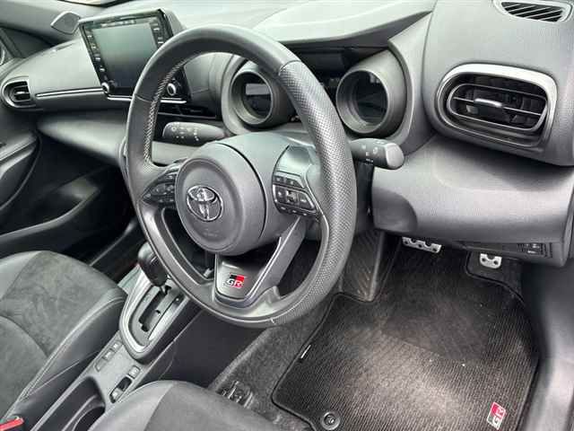2022 Toyota Yaris Cross GRスポーツ auction photo 3