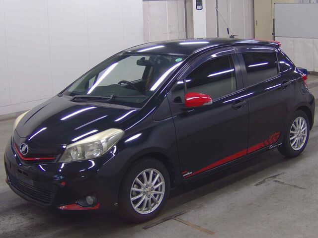 2014 Toyota Vitz F auction photo 4