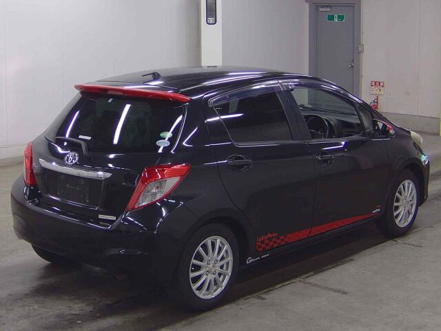 2014 Toyota Vitz F auction photo 5