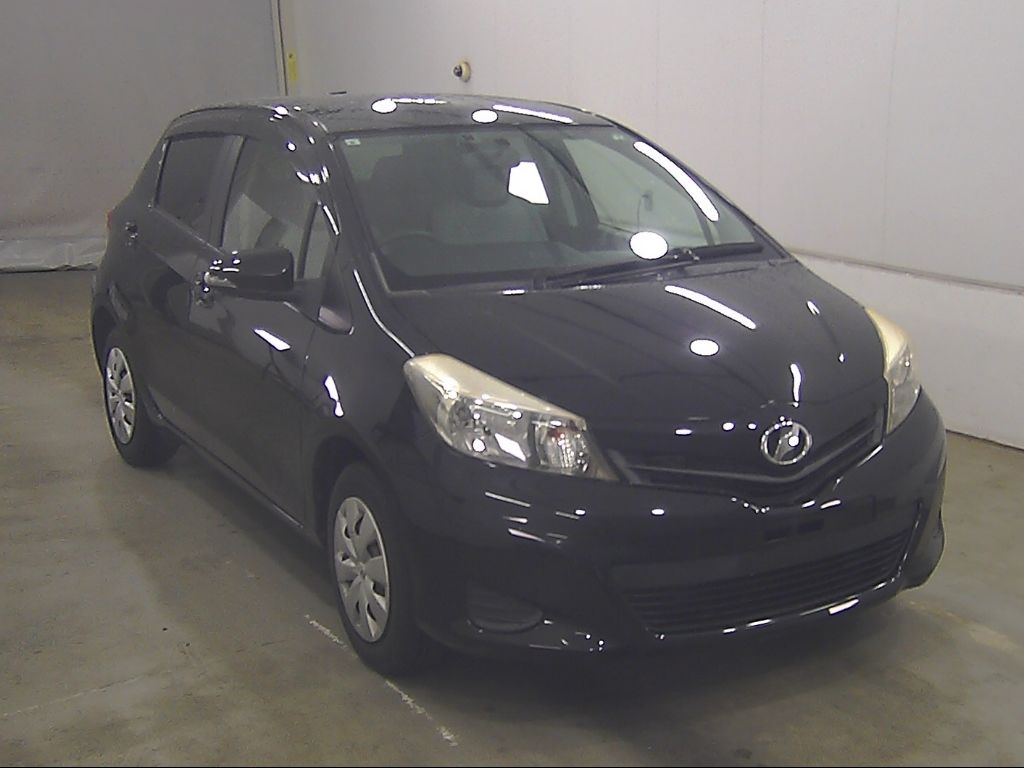 Japan Auction Vehicles 9 2011 Toyota ヴィッツ 5HB F auction photo