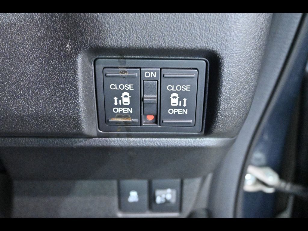 2025 Honda N-BOX 4WD カスタム auction photo 10