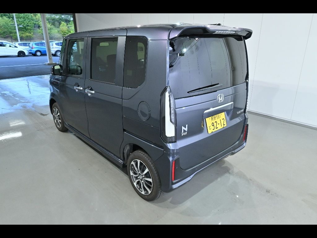 2025 Honda N-BOX 4WD カスタム auction photo 2