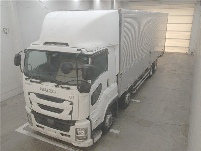 Japan Auction Vehicles 10 2017 Isuzu Wing auction photo