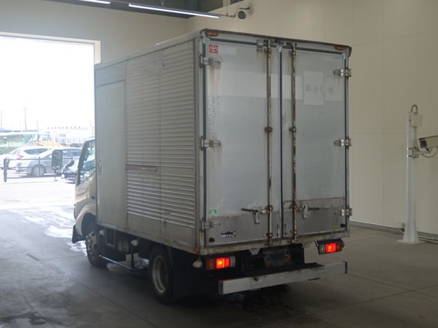 2006 Toyota Dyna Aluminum van auction photo 2
