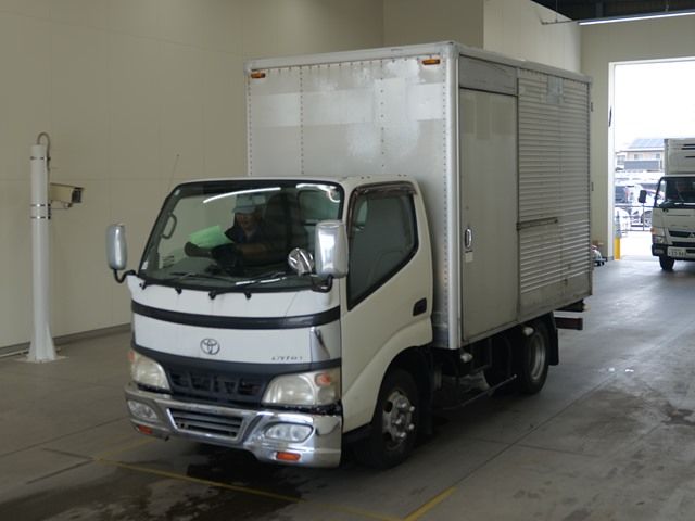 Japan Auction Vehicles 22 2006 Toyota Dyna Aluminum van auction photo