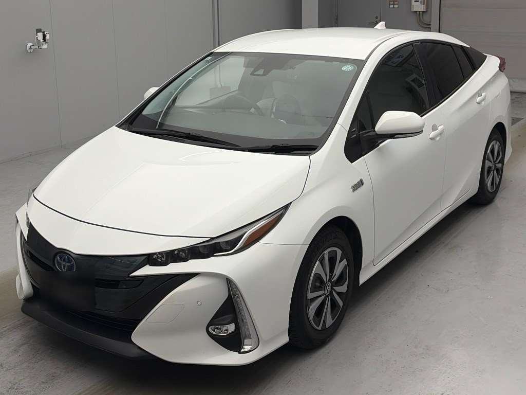 Japan Auction Vehicles 4 2019 Toyota Prius PHEV Sセーフティパッケージ auction photo